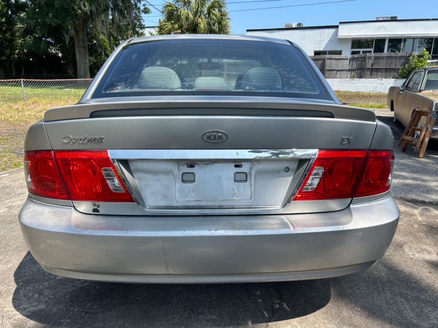 2004 Kia Optima (KNAGD126945) , located at 1758 Cassat Ave., Jacksonville, FL, 32210, (904) 384-2799, 30.286720, -81.730652 - $3500.00----------2004 KIA OPTIMA LX 129,627 MILES EXTRA CLEAN ICE-COLD AIR CONDITIONING 4-DOOR SUNROOF ALLOYS SPOILER RUNS GREAT ASK ABOUT 50/50 BHPH FINANCING FOR THIS VEHICLE CALL US NOW @ 904-384-2799 - Photo#5